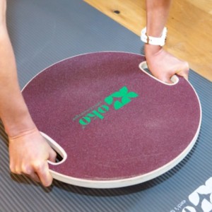 Round wooden balance board